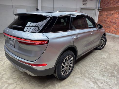 Used 2022 Lincoln Corsair AWD w/ Equipment Group 101A image 4