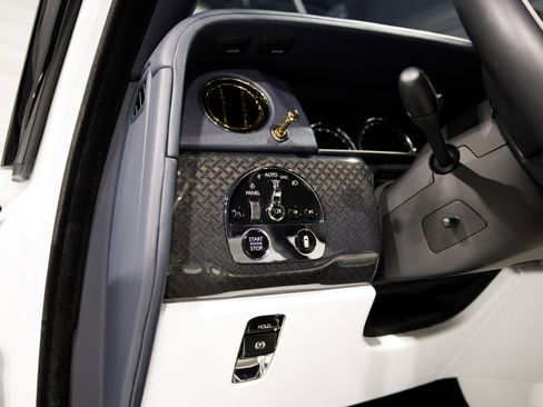 Used 2024 Rolls-Royce Cullinan Black Badge image 32