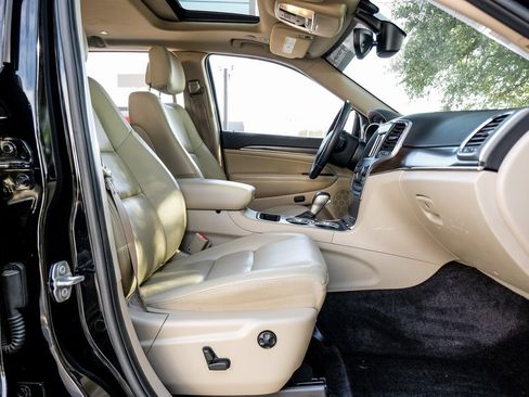 Used 2018 Jeep Grand Cherokee Limited image 42