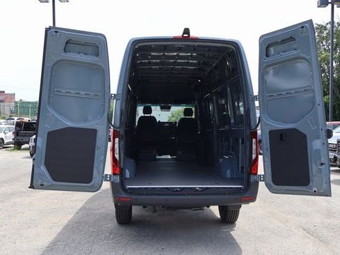 Used 2025 Mercedes-Benz Sprinter 2500 image 17