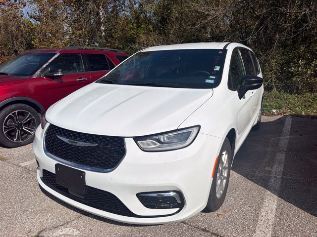 Used 2025 Chrysler Pacifica Select FWD image 2