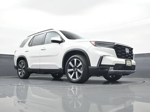 Used 2024 Honda Pilot Touring image 24