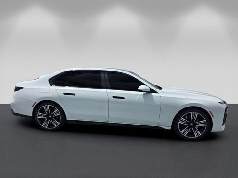 Certified 2024 BMW 760i xDrive w/ Executive Package AWD/4WD image 3