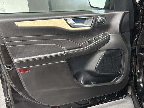 Used 2021 Ford Escape Titanium w/ Titanium Elite Package AWD/4WD image 9