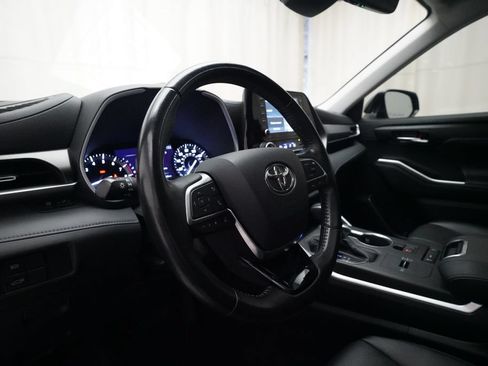 Used 2020 Toyota Highlander XLE FWD image 8