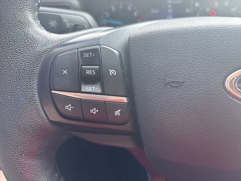 Used 2020 Ford Explorer XLT w/ Equipment Group 202A AWD/4WD image 17