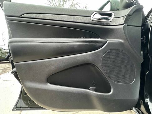 Used 2018 Jeep Grand Cherokee Altitude image 23