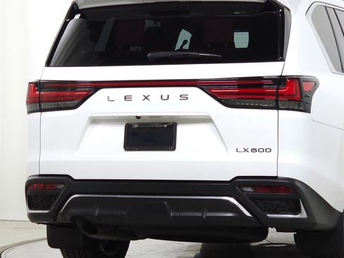 Used 2023 Lexus LX 600 F Sport image 11