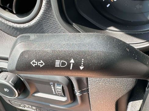 Used 2025 Jeep Wrangler Unlimited Rubicon AWD/4WD image 23