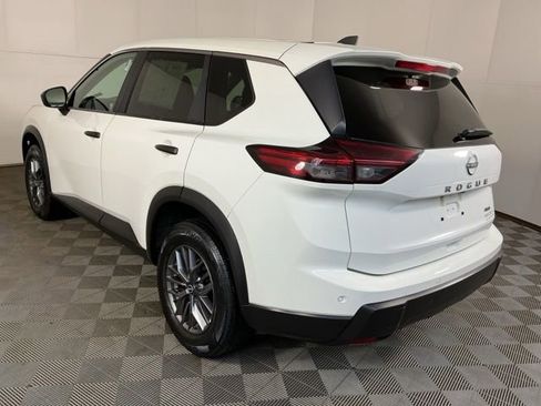 Used 2024 Nissan Rogue S AWD/4WD image 9