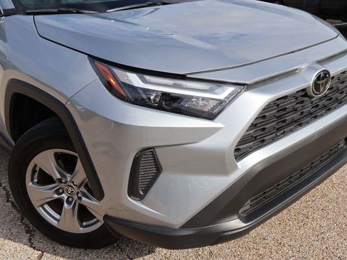 Used 2025 Toyota RAV4 XLE FWD image 9