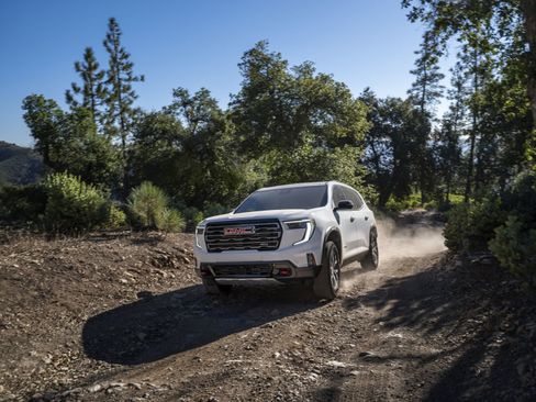 New 2026 GMC Acadia Denali AWD/4WD image 3