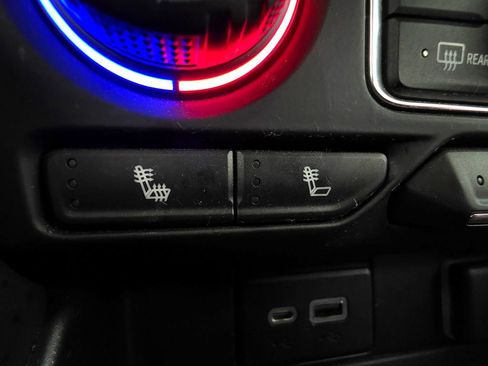 Used 2022 Chevrolet Suburban LT AWD/4WD image 43