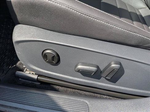 Certified 2024 Volkswagen Jetta SE w/ Panoramic Sunroof Package FWD image 22
