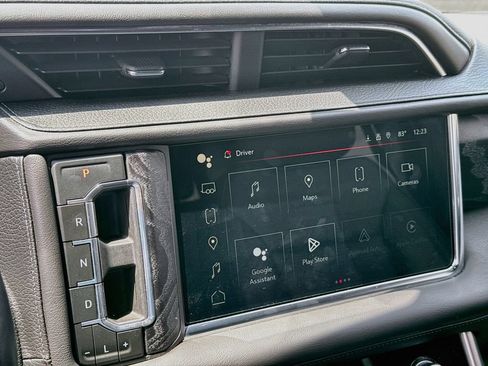 Used 2024 GMC Yukon Denali w/ Advanced Technology Package RWD image 16