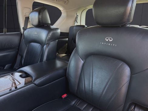 Used 2014 INFINITI QX80 4WD w/ Deluxe Touring Package image 22
