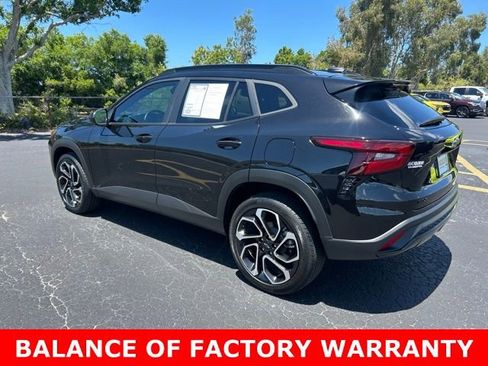 Used 2024 Chevrolet Trax RS w/ Sunroof Package FWD image 4