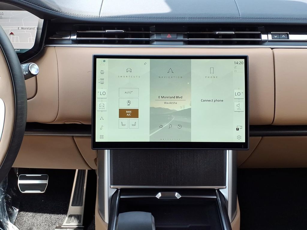 New 2026 Land Rover Range Rover Long Wheelbase SE AWD/4WD image 17