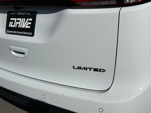 Used 2026 Chrysler Pacifica Limited w/ S Appearance Package FWD image 15