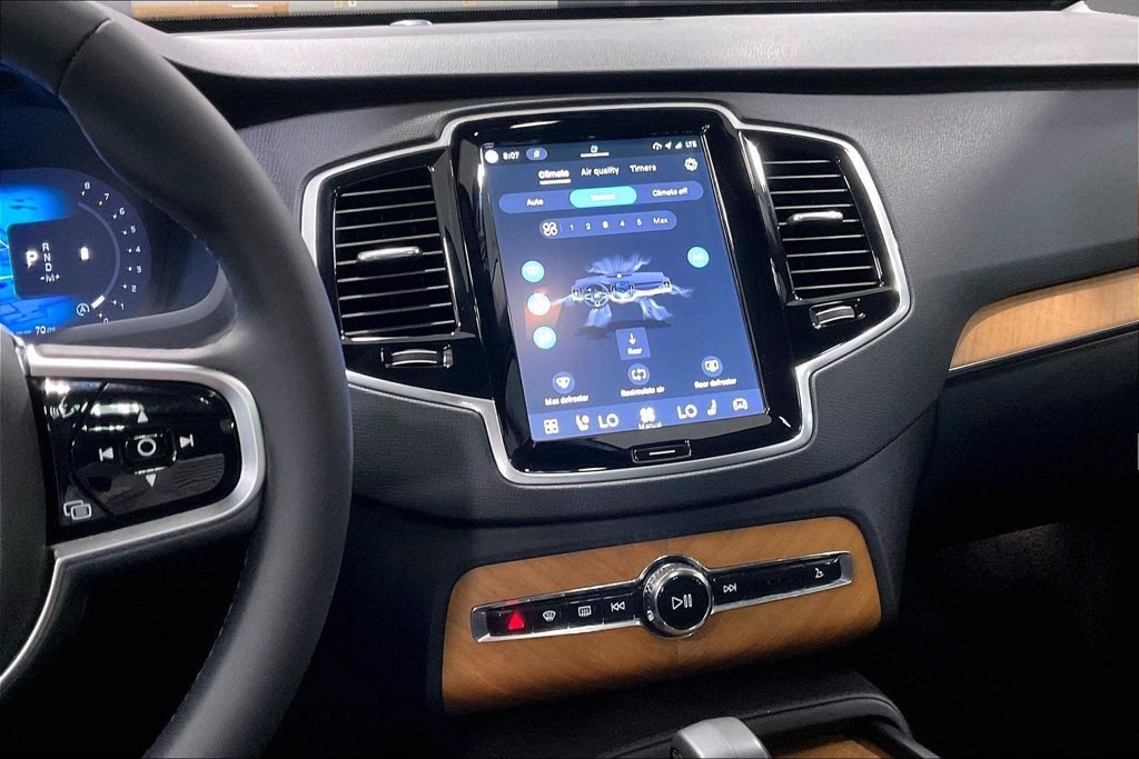 Certified 2025 Volvo XC90 B6 Plus w/ Protection Package Premier AWD/4WD image 10
