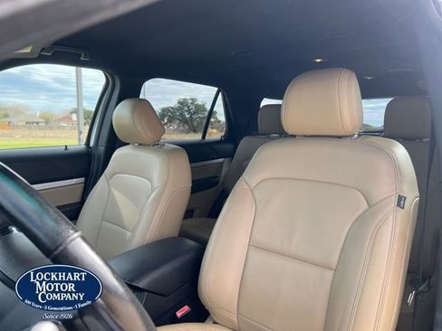 Used 2016 Ford Explorer XLT w/ Equipment Group 202A image 12