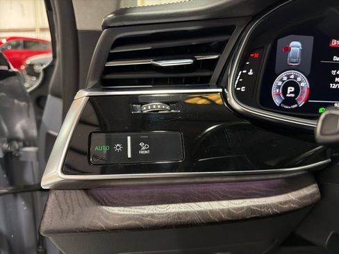 Used 2020 Audi Q8 Prestige w/ Prestige Package image 16