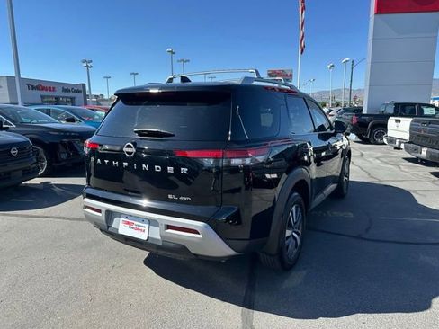 Used 2024 Nissan Pathfinder SL AWD/4WD image 11