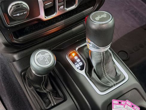 Used 2022 Jeep Wrangler Unlimited Sahara w/ Cold Weather Group AWD/4WD image 23