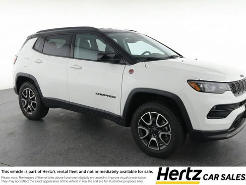 Used 2025 Jeep Compass Trailhawk AWD/4WD image 1