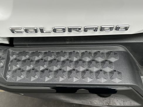 Used 2024 Chevrolet Colorado Z71 w/ Z71 Convenience Package 2 image 14