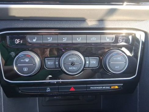 Used 2022 Volkswagen Atlas SE w/ Black Wheel Package image 25