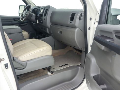 Used 2016 Nissan NV 3500 SL image 16