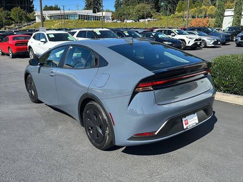 Certified 2025 Toyota Prius LE FWD image 6