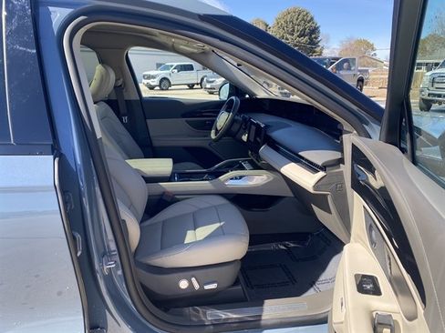 Used 2025 Lincoln Nautilus Premier w/ Equipment Group 102A image 6