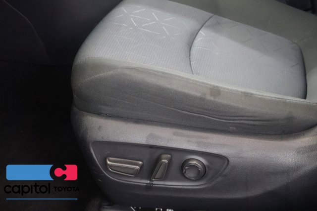 Used 2025 Toyota RAV4 XLE AWD/4WD image 12
