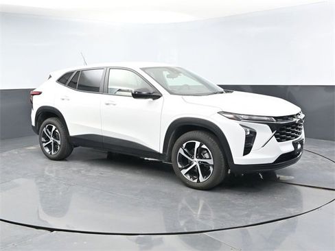 Used 2024 Chevrolet Trax RS w/ Driver Confidence Package image 7