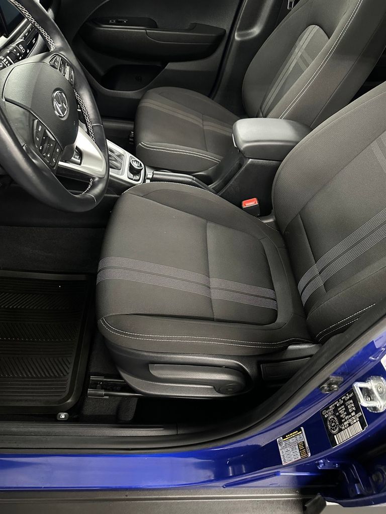 Used 2022 Hyundai Venue FWD image 13
