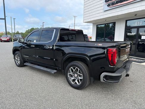 Used 2022 GMC Sierra 1500 SLT AWD/4WD image 7