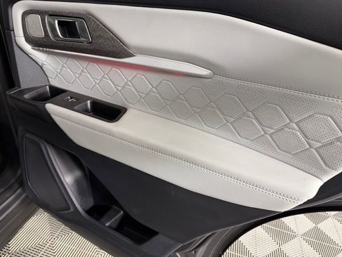 Used 2025 Ford Explorer Platinum w/ Ultimate Package image 32