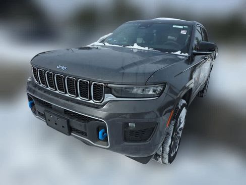 Used 2023 Jeep Grand Cherokee Overland image 3