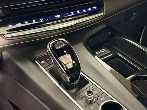 Used 2024 Cadillac Escalade ESV V image 17