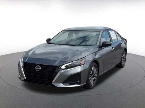 Used 2025 Nissan Altima 2.5 SV image 5