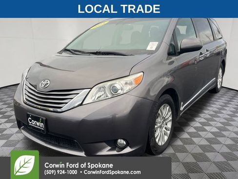 Used 2015 Toyota Sienna XLE image 5
