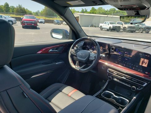 New 2026 Chevrolet Traverse RS w/ LPO, Floor Liner Package FWD image 38