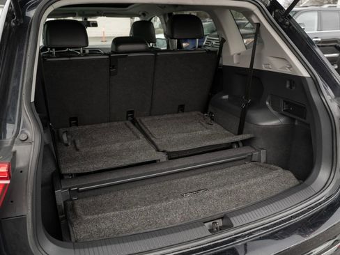 Used 2018 Volkswagen Tiguan SE w/ Panoramic Sunroof Package image 10