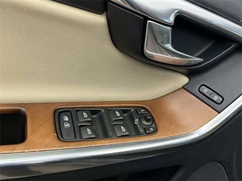 Used 2016 Volvo XC60 T6 Platinum image 24