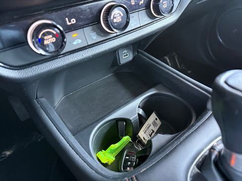 Used 2024 Honda HR-V Sport image 17