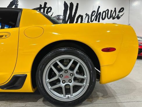 Used 2004 Chevrolet Corvette Z06 w/ Memory Package RWD image 19