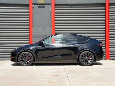 Used 2023 Tesla Model Y Performance AWD/4WD image 6