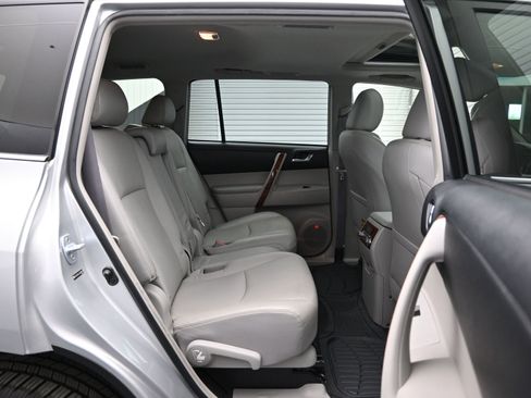 Used 2012 Toyota Highlander Limited image 12